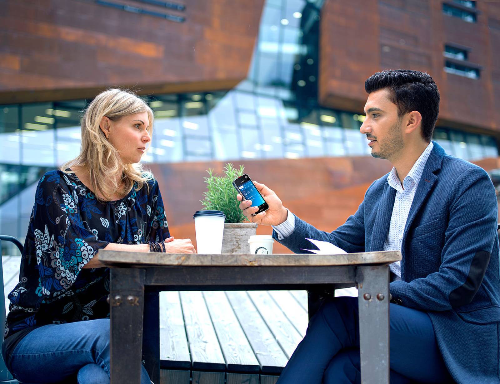 Transcription automatique des entretiens et interviews avec Dicma