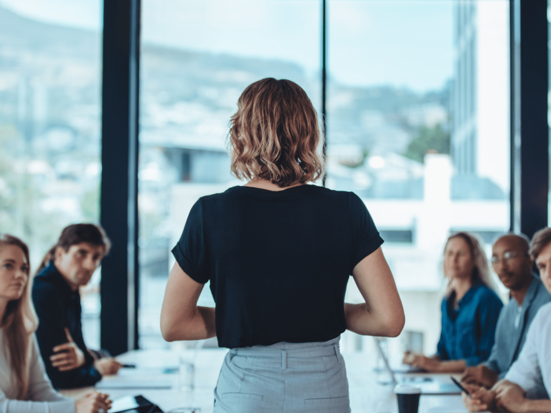 Comment devenir un bon leader ? Dicma vous donne toutes les clés.